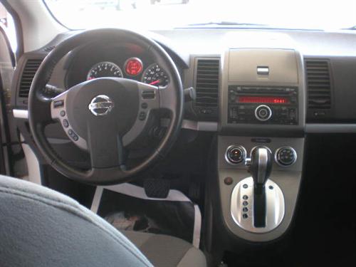 Nissan Sentra 2010 photo 2