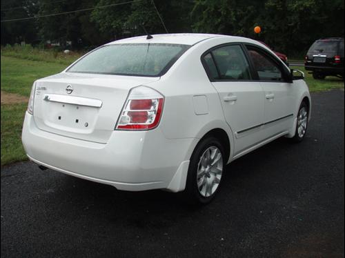Nissan Sentra 2010 photo 1