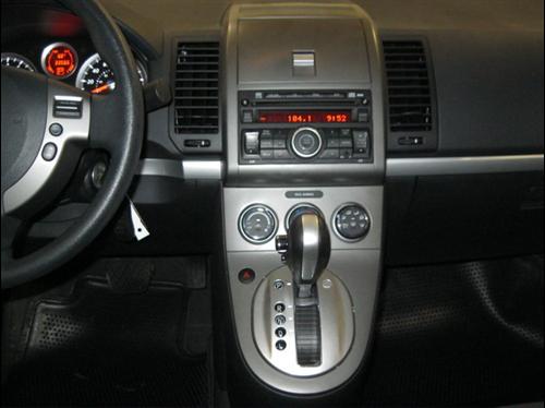 Nissan Sentra 2010 photo 1