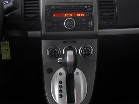 Nissan Sentra 2010 photo 1
