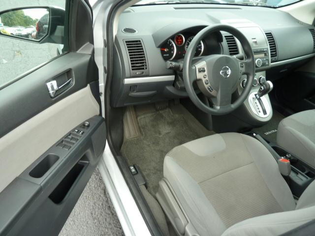 Nissan Sentra 2010 photo 2