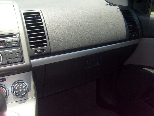 Nissan Sentra 2010 photo 16