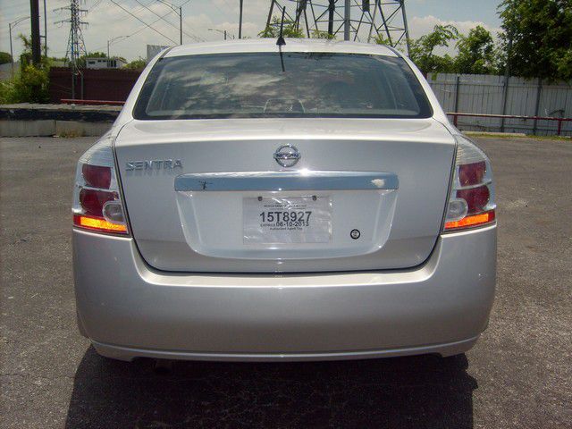 Nissan Sentra 2010 photo 2