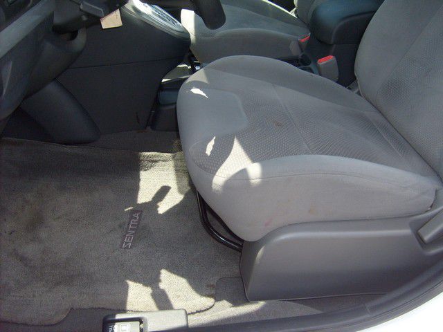 Nissan Sentra 2010 photo 8