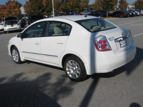 Nissan Sentra 2010 photo 3