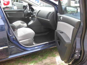 Nissan Sentra 2010 photo 1