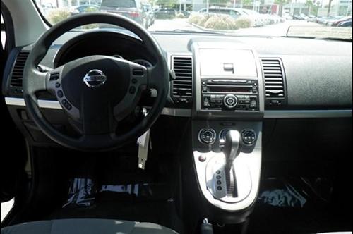 Nissan Sentra 2010 photo 2