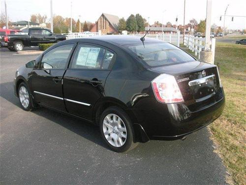 Nissan Sentra 2010 photo 2