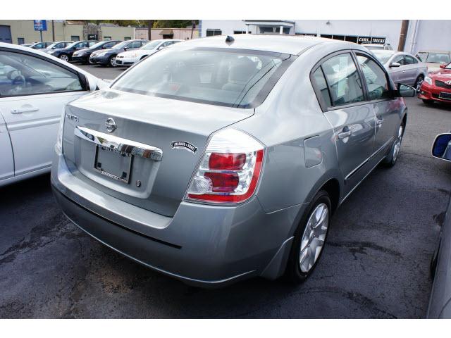 Nissan Sentra 2010 photo 1