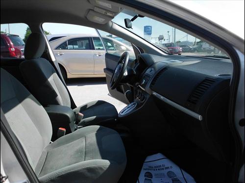 Nissan Sentra 2010 photo 1