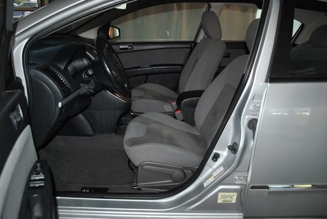 Nissan Sentra 4matic 4dr 3.5L AWD SUV Sedan