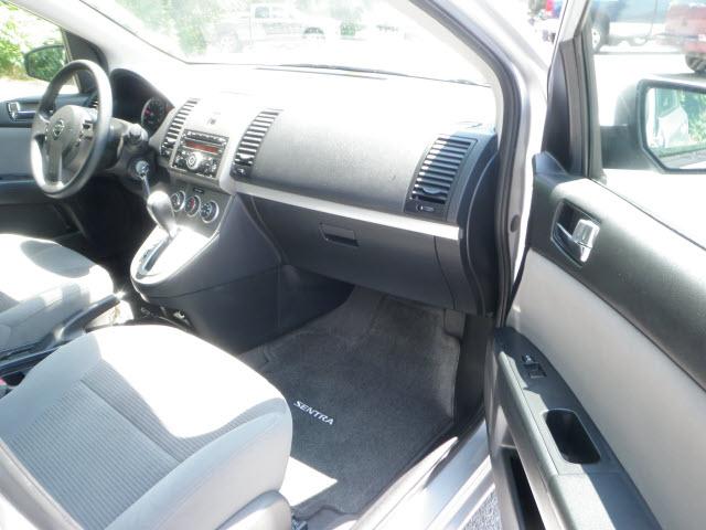 Nissan Sentra 2010 photo 4