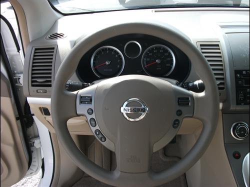 Nissan Sentra 2010 photo 1