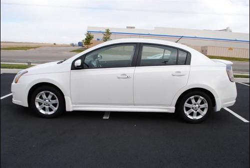 Nissan Sentra 2010 photo 1