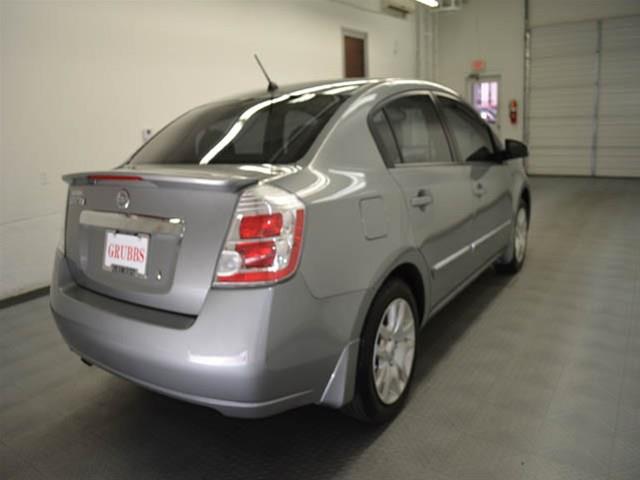 Nissan Sentra 2012 photo 1