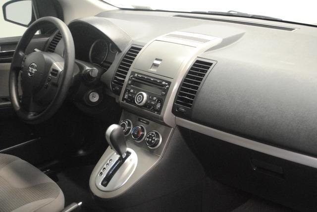 Nissan Sentra 2012 photo 8