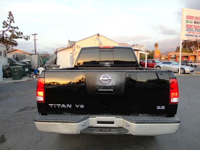 Nissan Titan 2004 photo 1
