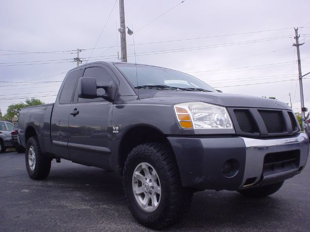 Nissan Titan 2004 photo 2