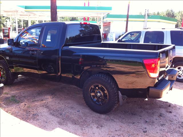 Nissan Titan 2004 photo 2