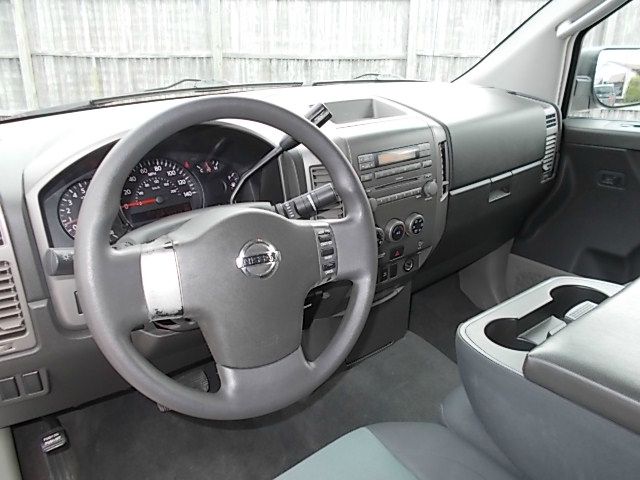 Nissan Titan 2004 photo 1