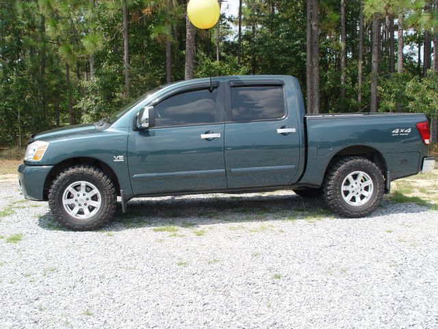 Nissan Titan 2004 photo 1