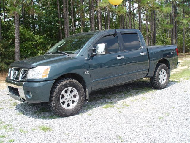 Nissan Titan 2004 photo 2