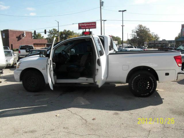 Nissan Titan 2004 photo 4