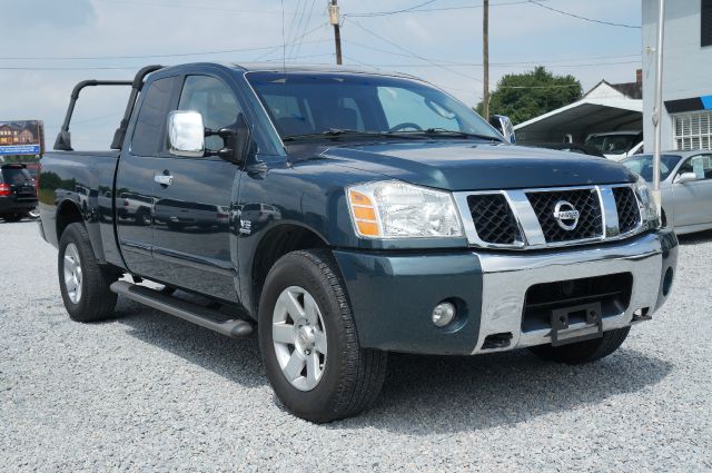 Nissan Titan 4dr Eddie Bauer SUV Pickup Truck
