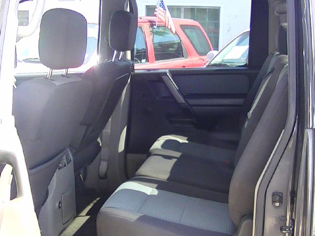 Nissan Titan 2004 photo 2