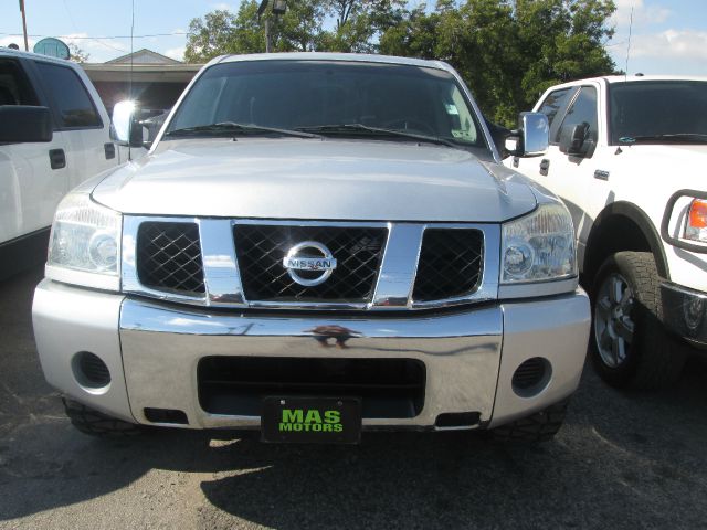 Nissan Titan SLE Z71 Crew Cab Short Bed 4X4 Pickup Truck
