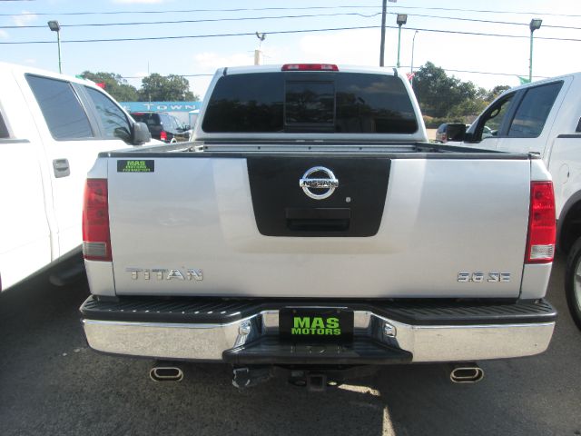 Nissan Titan 2004 photo 1