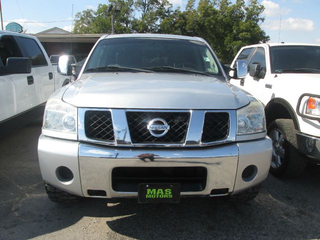 Nissan Titan 2004 photo 2