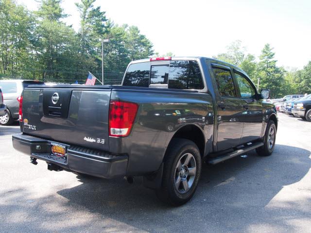Nissan Titan 2004 photo 2