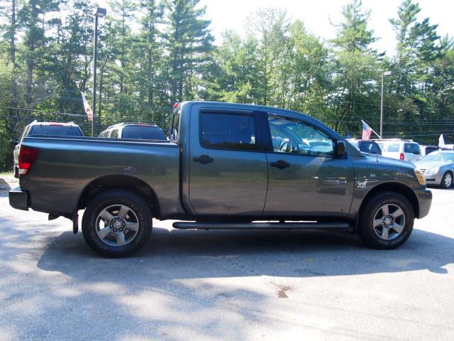 Nissan Titan 2004 photo 3