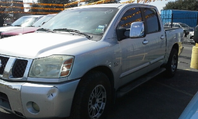 Nissan Titan 2004 photo 2