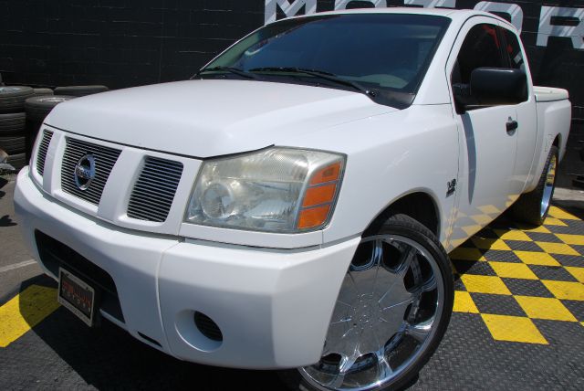 Nissan Titan 2004 photo 1