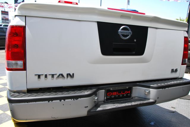 Nissan Titan 2004 photo 2