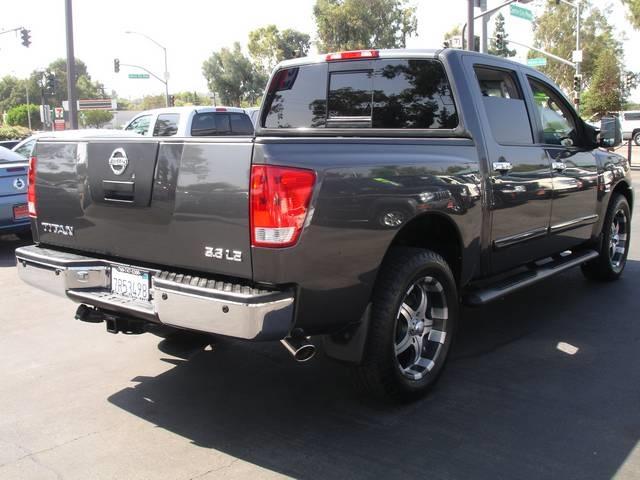 Nissan Titan 2004 photo 2