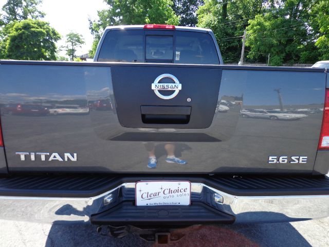 Nissan Titan 2004 photo 2