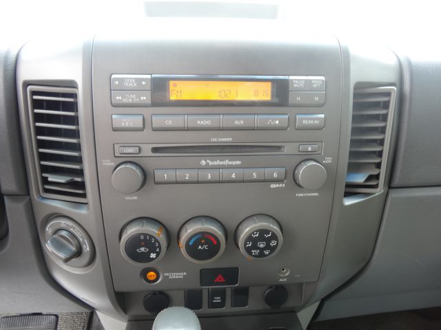 Nissan Titan 2004 photo 1