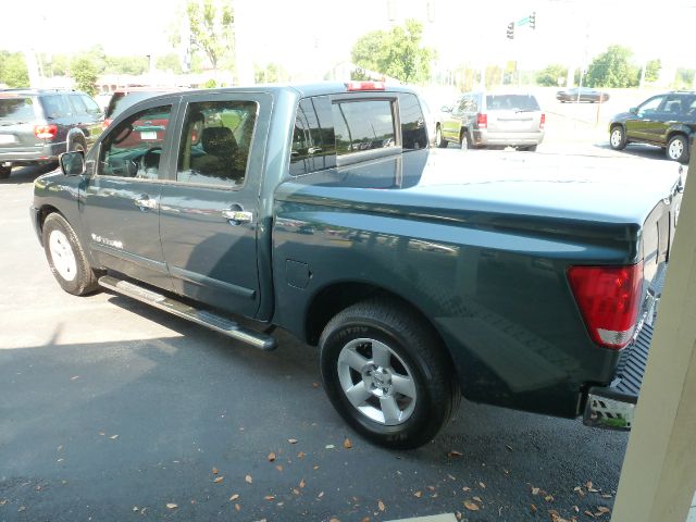 Nissan Titan SLE Z71 Crew Cab Short Bed 4X4 Pickup Truck