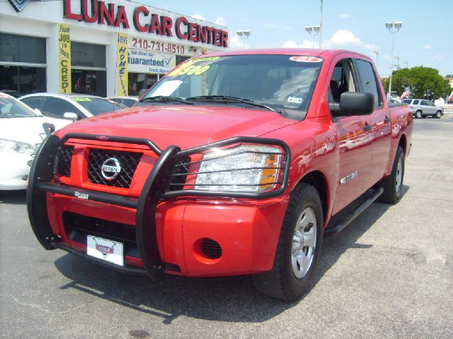 Nissan Titan SE 2WD Pickup Truck