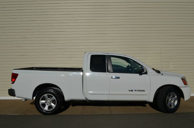 Nissan Titan 2005 photo 2