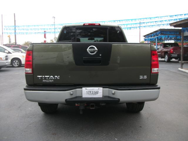 Nissan Titan 2005 photo 2