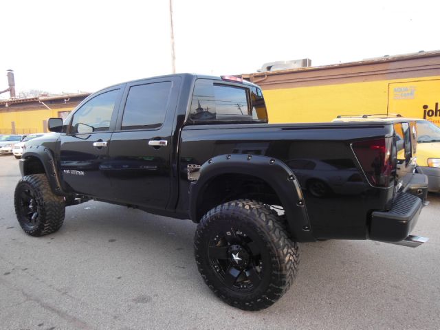 Nissan Titan 2005 photo 2