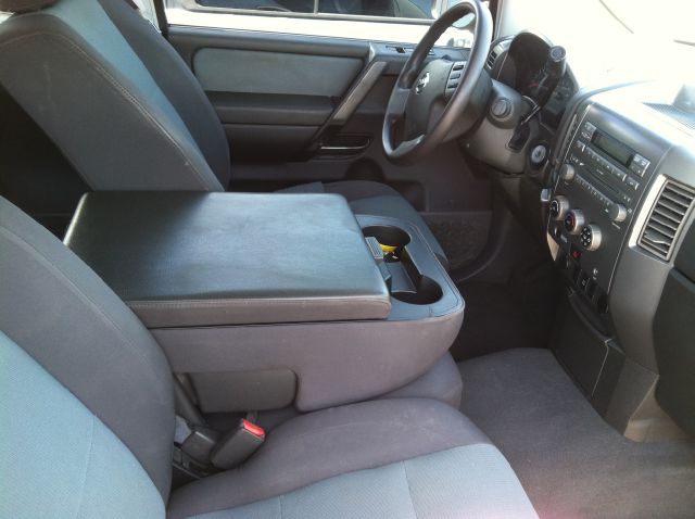 Nissan Titan SE 2WD Pickup Truck