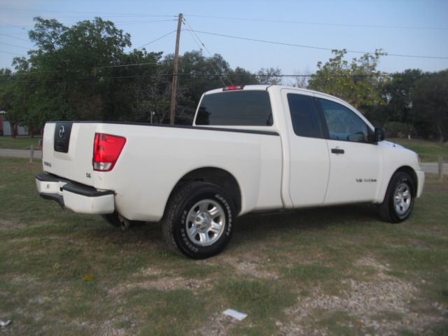 Nissan Titan 2005 photo 2