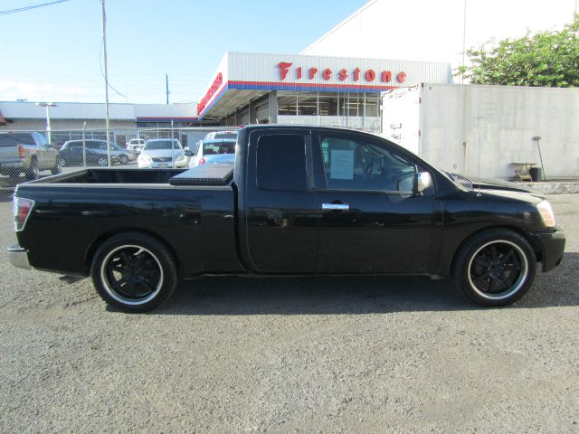 Nissan Titan 2005 photo 2