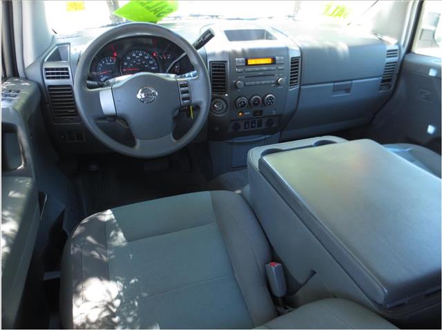 Nissan Titan 2005 photo 2