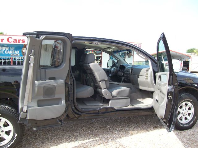 Nissan Titan 2005 photo 1